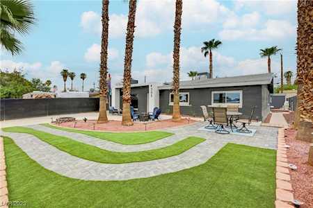4305 Vegas Valley Dr Las Vegas, NV 89121