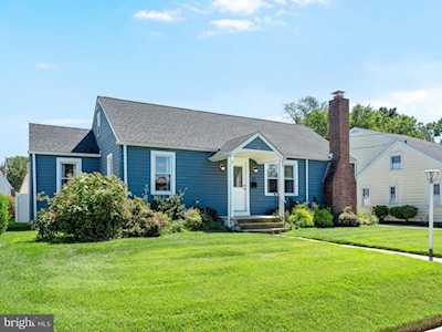 82 William Penn Ave Pennsville, NJ 08070