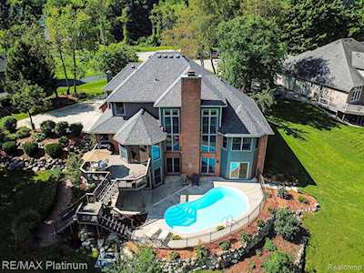 4841 Windswept Dr Brighton Twp, MI 48380