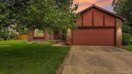 5063 Rockwood Dr Grand Blanc Twp, MI 48439