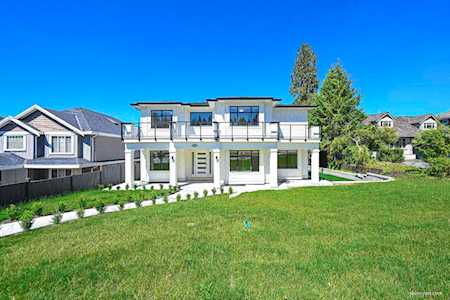 897 Cottonwood Avenue Coquitlam, BC V3J 2S9