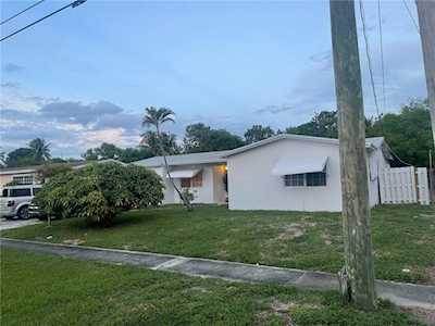 4070 NW 35th Ave Lauderdale Lakes, FL 33309