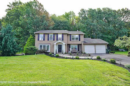 16 Prides Ln Englishtown, NJ 07726