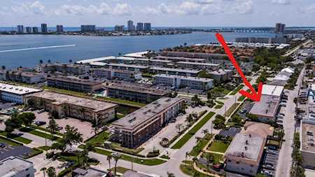 227 Castlewood Drive #203 North Palm Beach, FL 33408