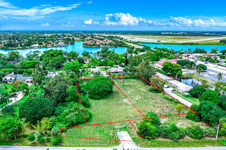 6080 Pine Drive Lake Worth, FL 33462