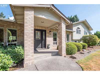 4270 Calaroga CIR West Linn, OR 97068