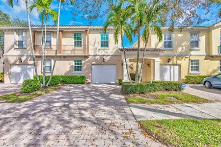 316 W Salinas Drive Palm Beach Gardens, FL 33410
