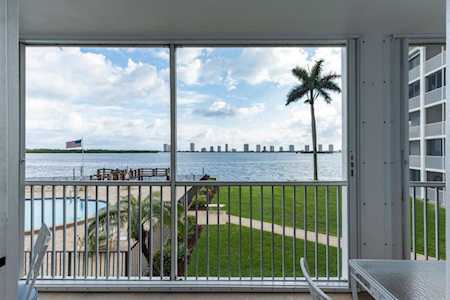 100 Paradise Harbour Boulevard #202 North Palm Beach, FL 33408