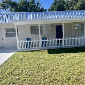 1604 SE Apache Avenue Stuart, FL 34994