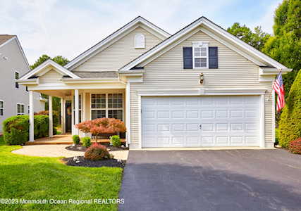 122 Marlow Dr Jackson, NJ 08527
