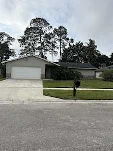 106 Greenwood Court Royal Palm Beach, FL 33411