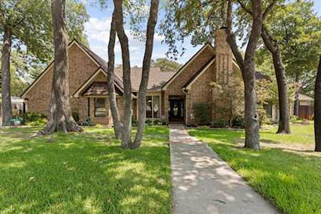 3924 Brookside Drive Bedford, TX 76021