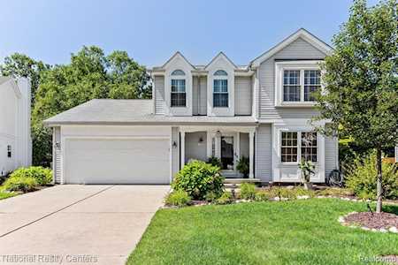 47138 S Scarlet Dr Novi, MI 48374