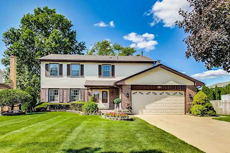 718 Stratford Dr Schaumburg, IL 60193