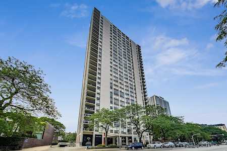 1455 N Sandburg Terrace #2401B Chicago, IL 60610