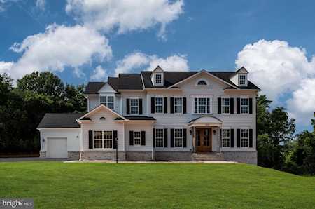 17711 Airmont Rd Round Hill, VA 20141