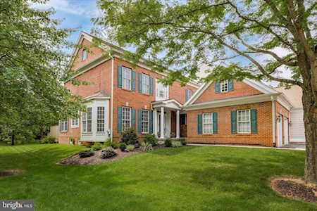 300 Arthur Ct Newtown Square, PA 19073