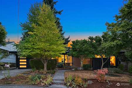 7310 40th Ave NE Seattle, WA 98115