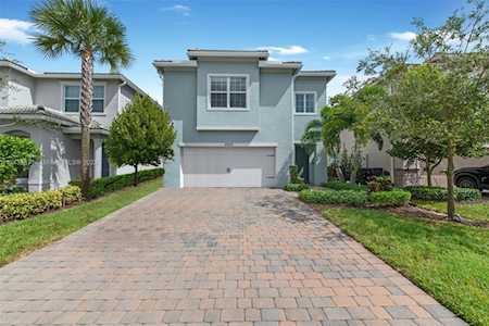 4623 Greenway Dr Hollywood, FL 33021