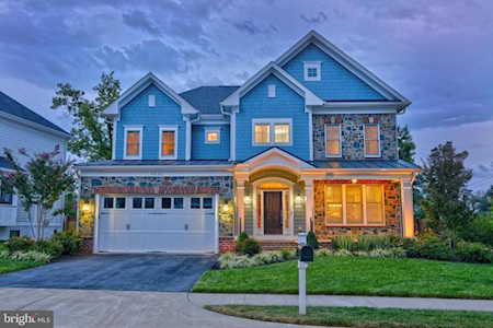 9691 Parkland Meadow Ln Vienna, VA 22181