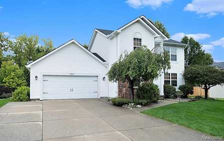 6019 Deer Park Pass Burton, MI 48439