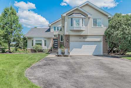 205 Cortez Ct Naperville, IL 60563