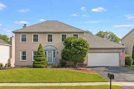 1936 Montclair Dr Naperville, IL 60565