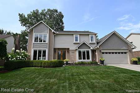 25627 Sullivan Ln Novi, MI 48375