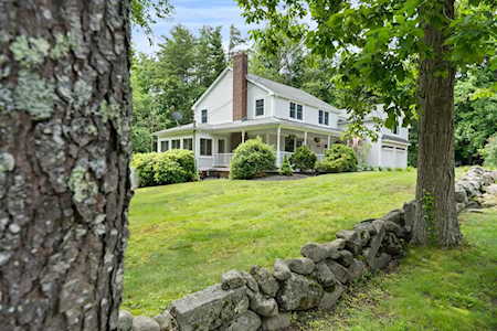 102 Kensington Rd Hampton Falls, NH 03844