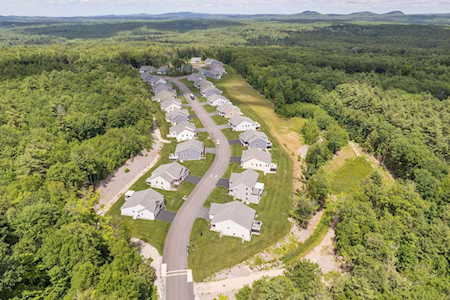 38 Pineview Dr Candia, NH 03034