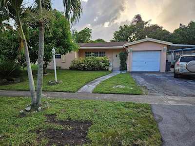 3621 NW 34th Ave Lauderdale Lakes, FL 33309