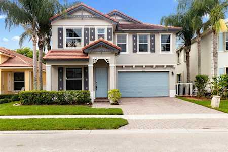 8718 Tally Ho Lane Royal Palm Beach, FL 33411