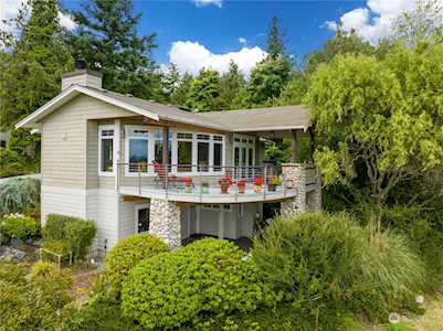 435 Klickitat Dr La Conner, WA 98257