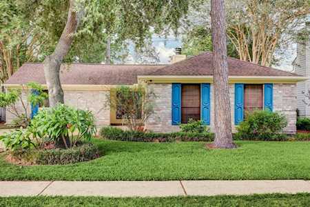 2315 Colleen Dr Pearland, TX 77581