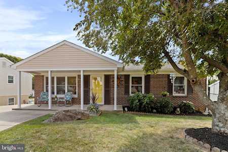 8 Concord Dr Brunswick, MD 21716