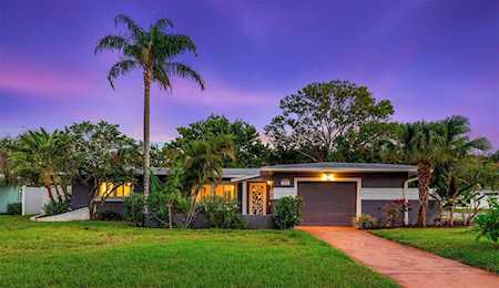 328 Bayview Dr NE St. Petersburg, FL 33704
