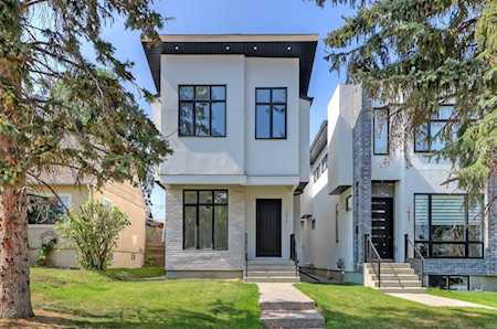 1433 26A St SW Calgary, AB T2T 4H7
