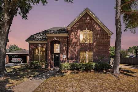 16215 Lakestone Dr Tomball, TX 77377