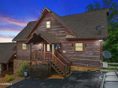1551 Bears Den Way Sevierville, TN 37862