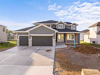 9308 Saddletop St Lenexa, KS 66227