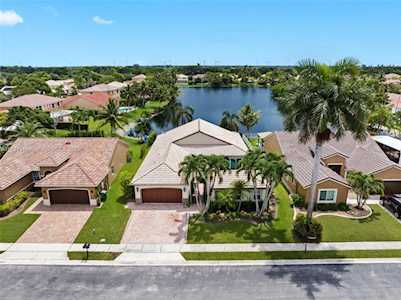 415 SW 200th Ter Pembroke Pines, FL 33029