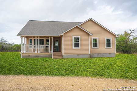 1582 English Hollow Dr Bandera, TX 78003