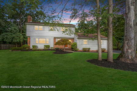 6 Monmouth Ct Matawan, NJ 07747