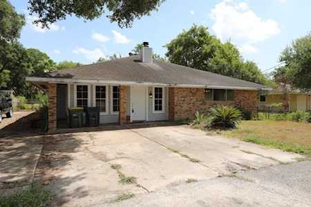 2205 Shady Bend Dr Pearland, TX 77581