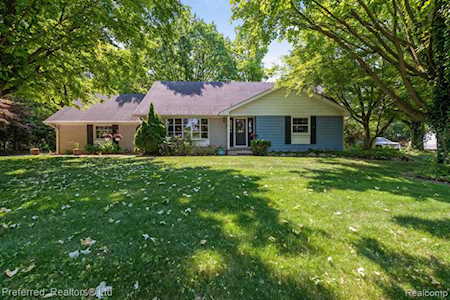 38565 Silken Glen Dr Farmington Hills, MI 48167