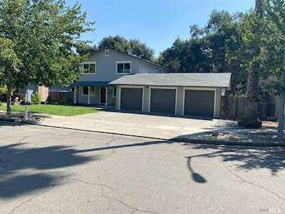 3416 Castlerock Court Santa Rosa, CA 95404