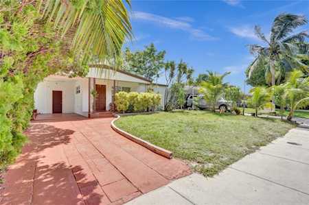 5324 NW 1st Ave Oakland Park, FL 33309