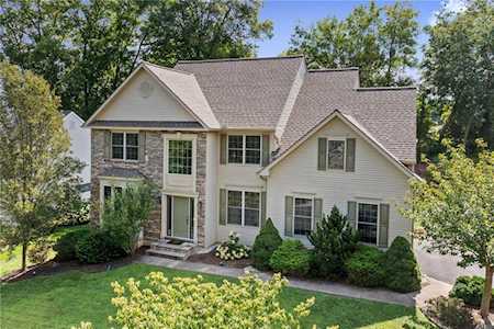 3183 Overlook Dr Emmaus, PA 18049