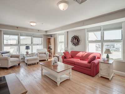 35 Ashworth Ave #4 Hampton, NH 03842