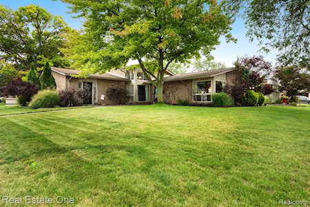 30107 Mason St Livonia, MI 48154